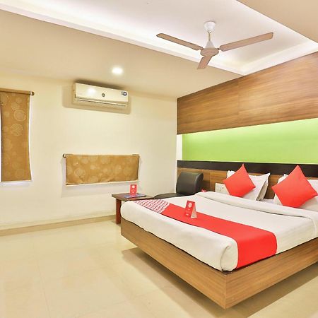 OYO 6752 Hotel Apollo Ahmedabad Esterno foto