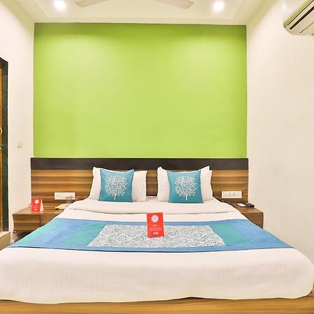 OYO 6752 Hotel Apollo Ahmedabad Esterno foto