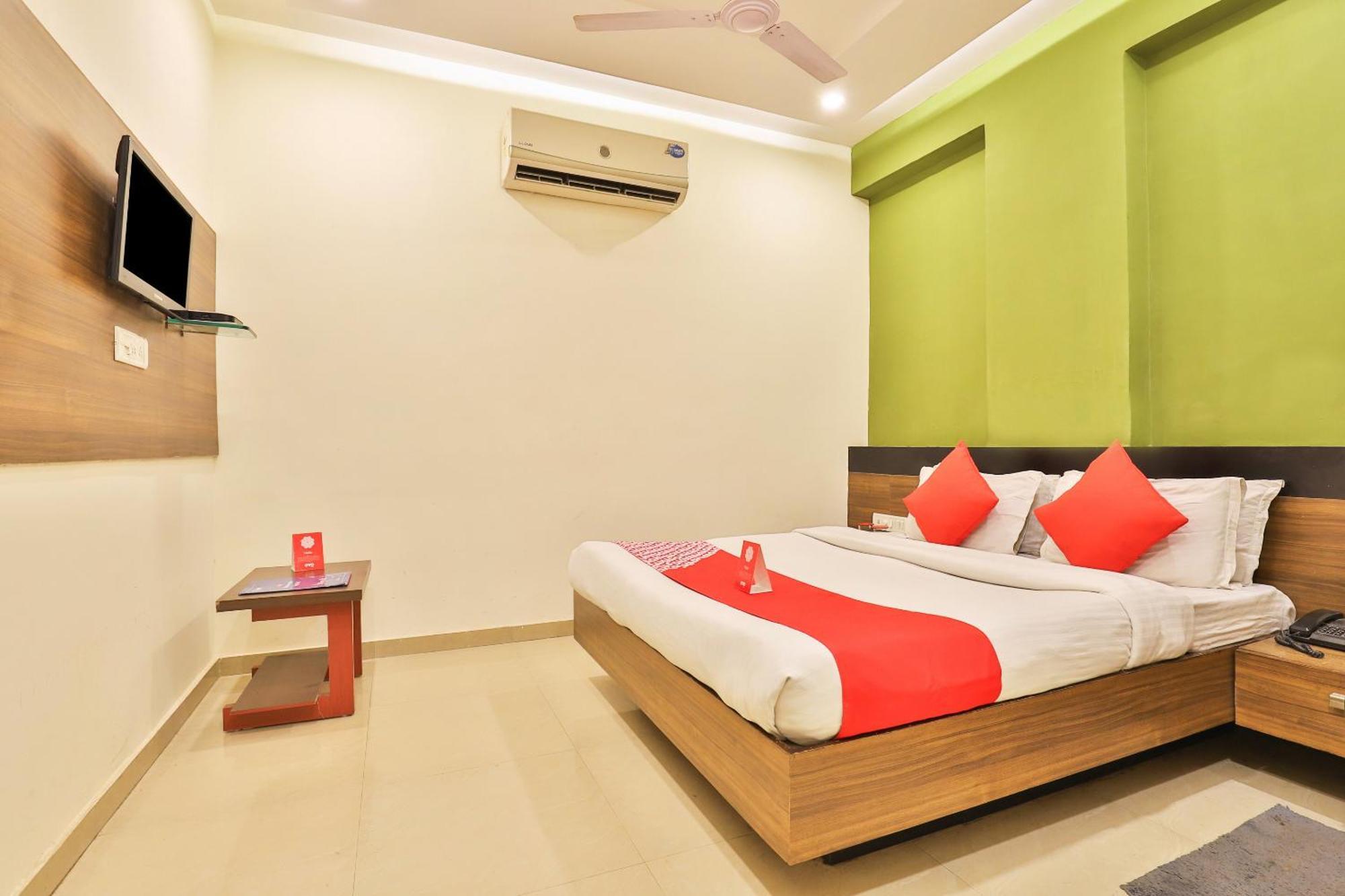 OYO 6752 Hotel Apollo Ahmedabad Esterno foto