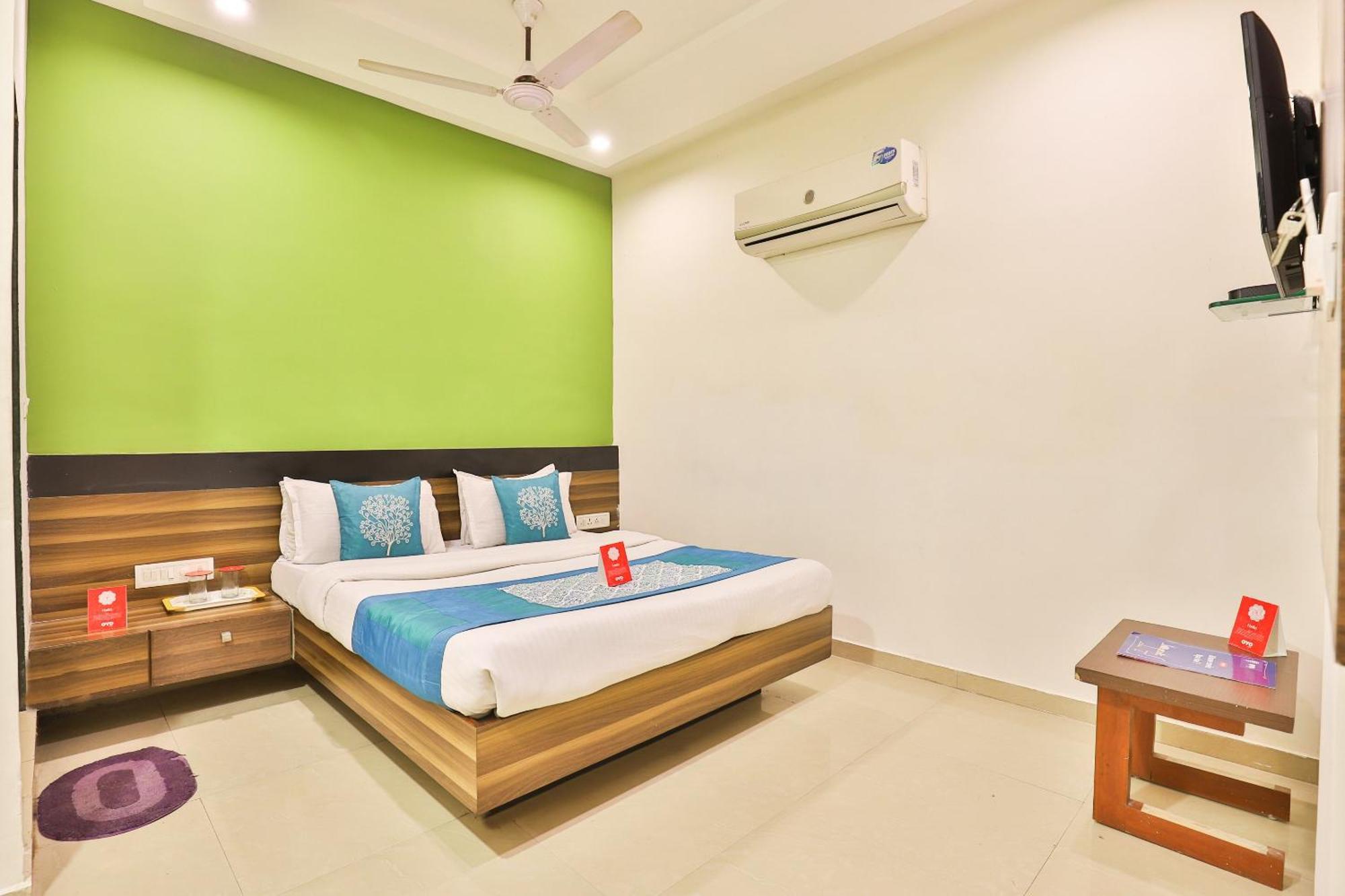 OYO 6752 Hotel Apollo Ahmedabad Esterno foto