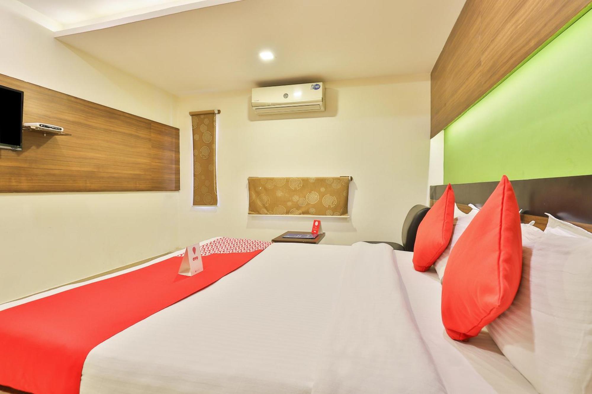 OYO 6752 Hotel Apollo Ahmedabad Esterno foto