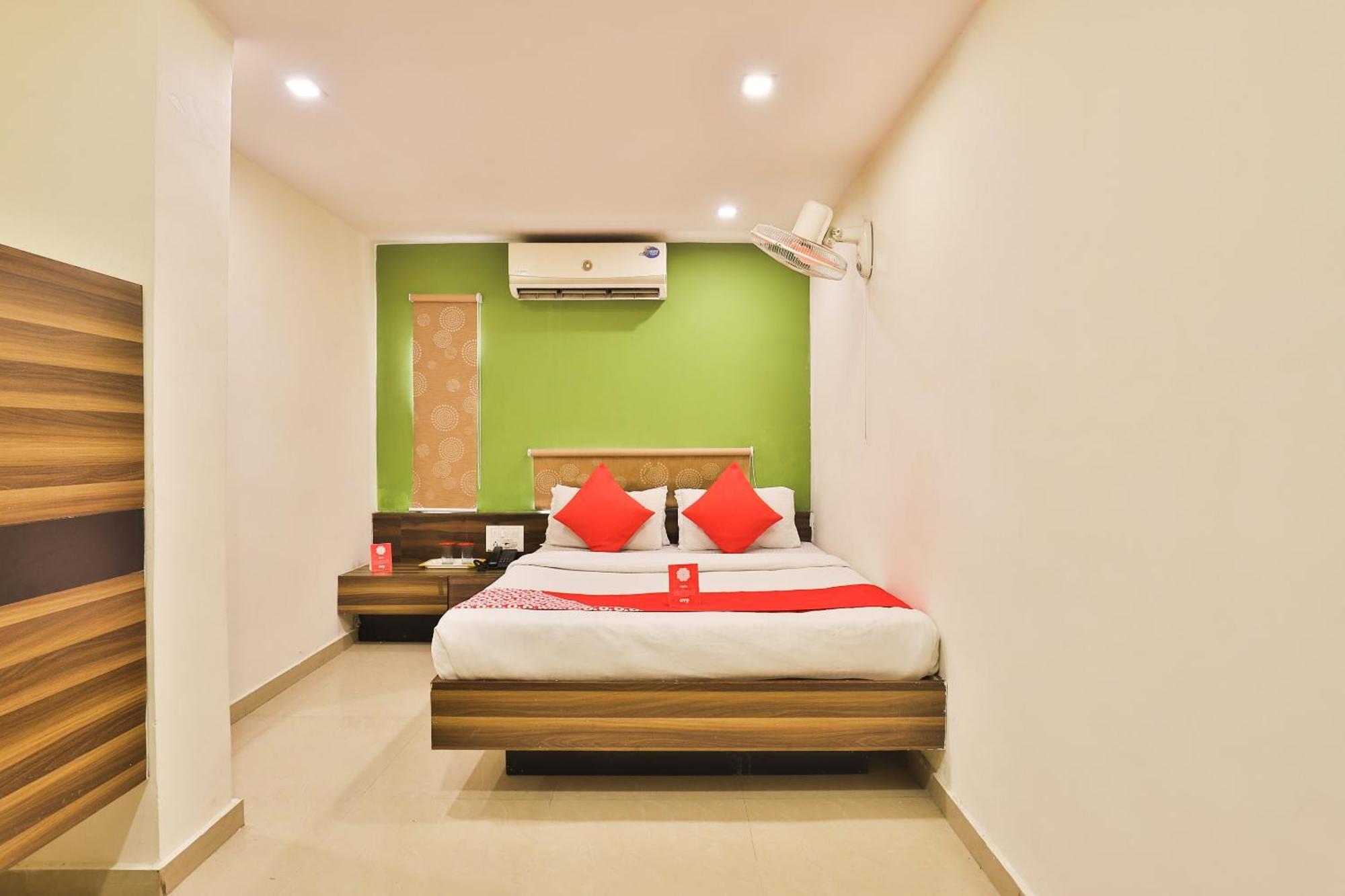 OYO 6752 Hotel Apollo Ahmedabad Esterno foto