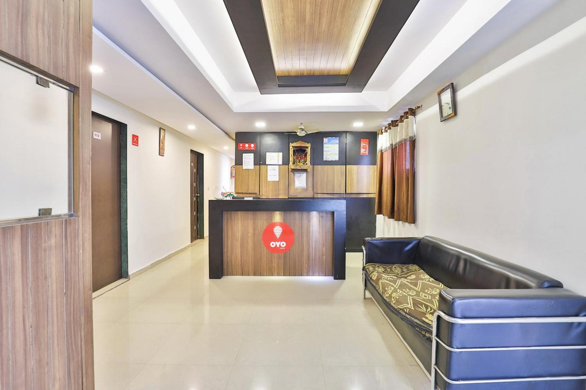 OYO 6752 Hotel Apollo Ahmedabad Esterno foto