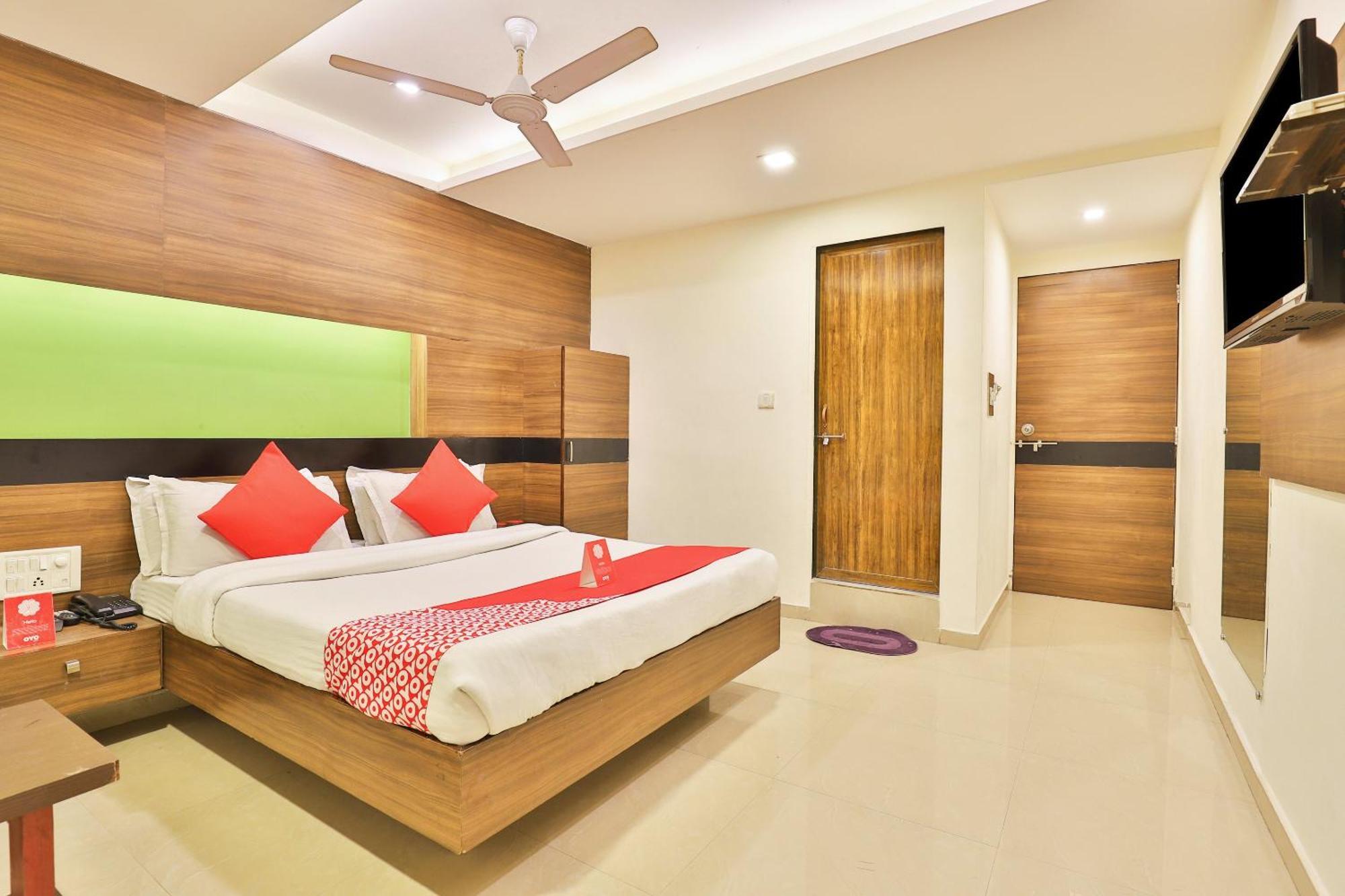 OYO 6752 Hotel Apollo Ahmedabad Esterno foto