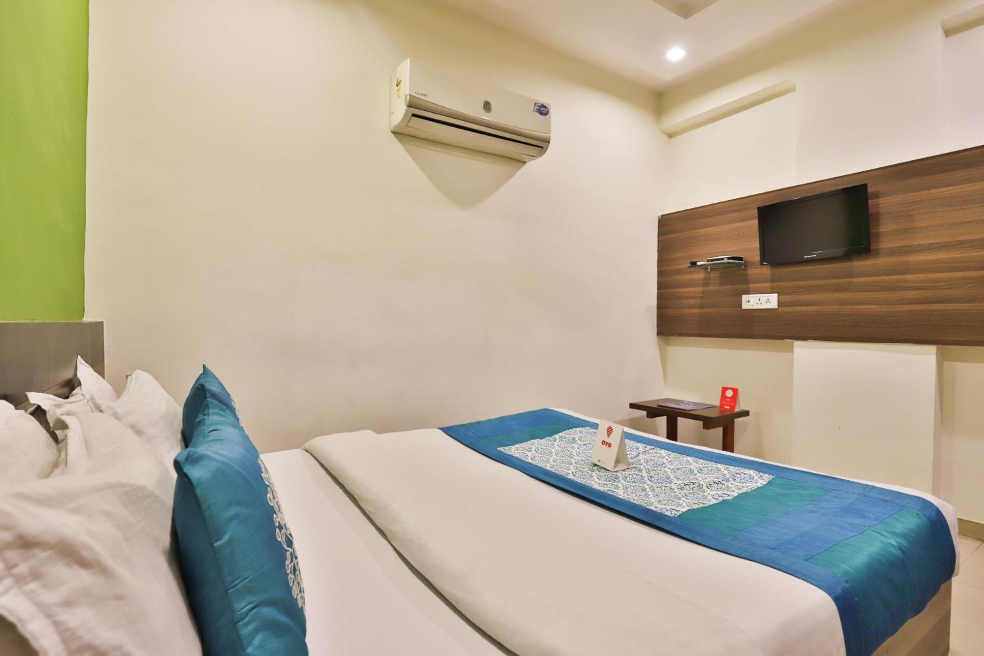 OYO 6752 Hotel Apollo Ahmedabad Esterno foto